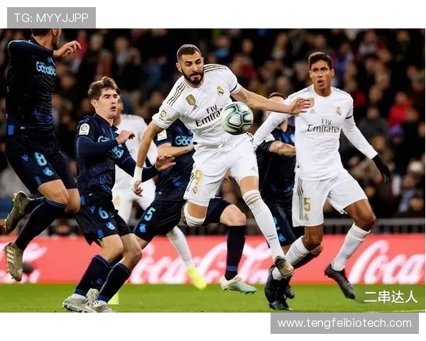 皇马关注阿尔克马尔中场斯密特 但短期加盟可能性不大 皇马关注阿尔克马尔中场斯密特 但短期加盟可能性不大