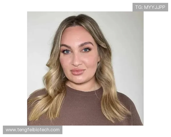 都灵体育报:伊尔迪兹新恋情曝光 女友为澳大利亚知名模特 都灵体育报:伊尔迪兹新恋情曝光 女友为澳大利亚知名模特